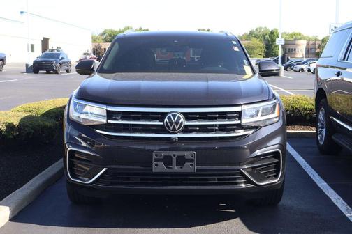 Deep Black Pearl 2023 Volkswagen Atlas Cross Sport 3.6L V6 SEL Premium R-Line