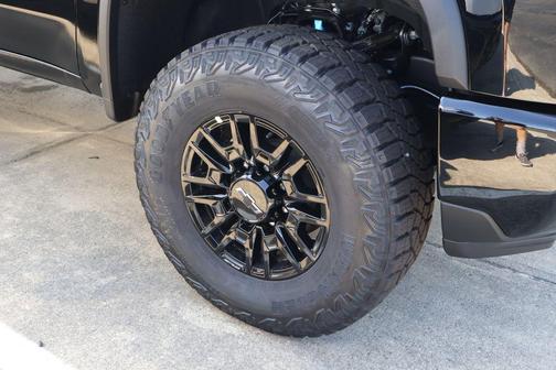 2025 Chevrolet Silverado 2500 4WD Crew Cab Standard Bed ZR2