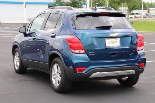 Photo 3 of 45 of 2020 Chevrolet Trax LT