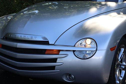 2004 Chevrolet SSR Base
