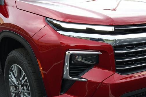 Radiant Red Tintcoat 2027 Chevrolet Traverse LT