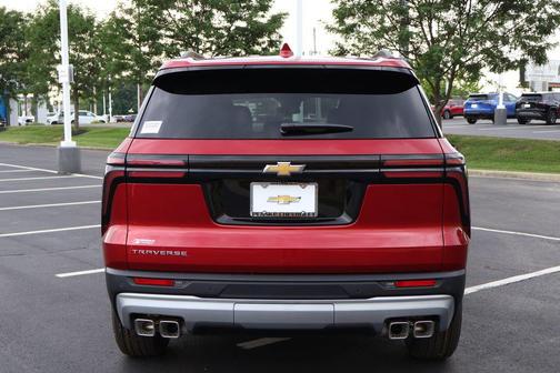 Radiant Red Tintcoat 2027 Chevrolet Traverse LT