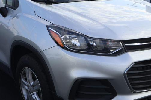 Silver Ice Metallic 2017 Chevrolet Trax LS