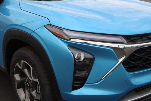 Marina Blue Metallic 2026 Chevrolet Trax LT