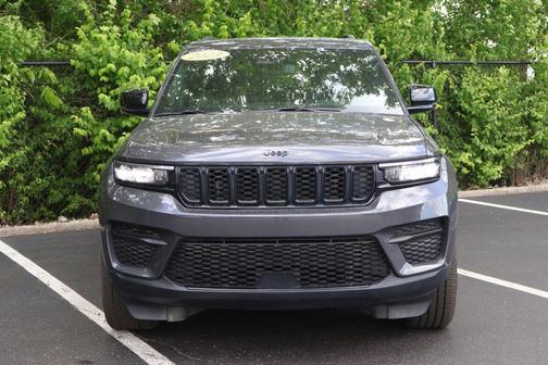 Baltic Gray Metallic Clearcoat 2023 Jeep Grand Cherokee Altitude