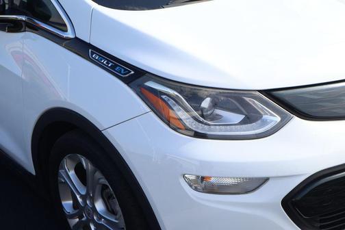 Summit White 2018 Chevrolet Bolt EV LT