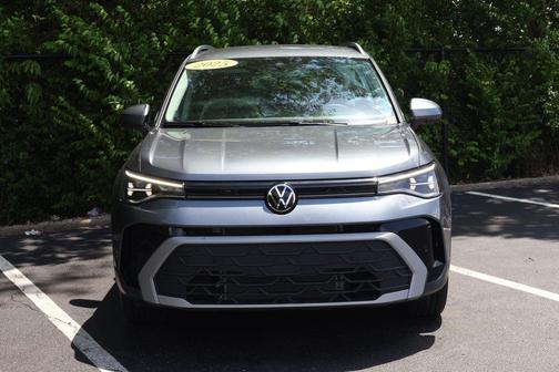 Platinum Gray Metallic 2025 Volkswagen Taos 1.5T SE
