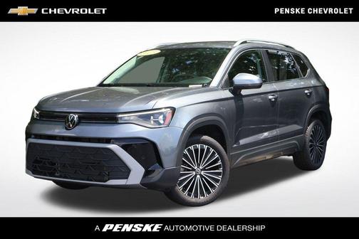 Platinum Gray Metallic 2025 Volkswagen Taos 1.5T SE