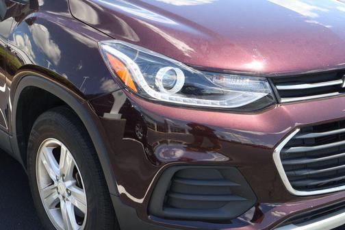 Black Cherry Metallic 2022 Chevrolet Trax LT