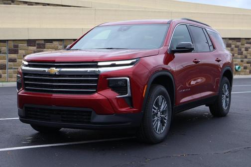 Radiant Red Tintcoat 2027 Chevrolet Traverse LT