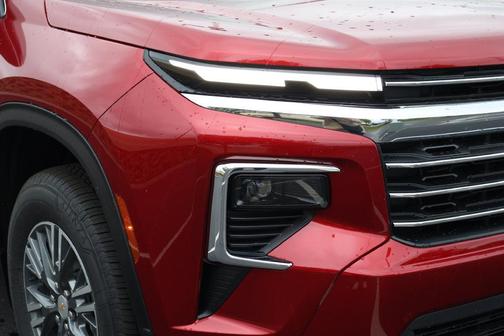 Radiant Red Tintcoat 2027 Chevrolet Traverse LT