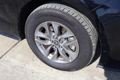 2024 Toyota Sienna LE