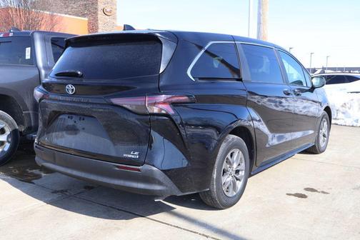 2024 Toyota Sienna LE