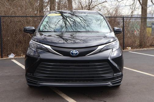 2024 Toyota Sienna LE