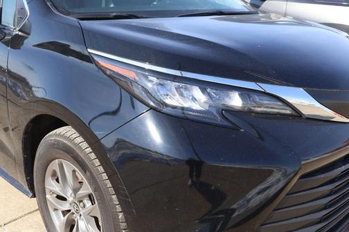 2024 Toyota Sienna LE