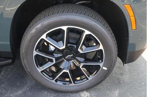 2025 Chevrolet Suburban RST