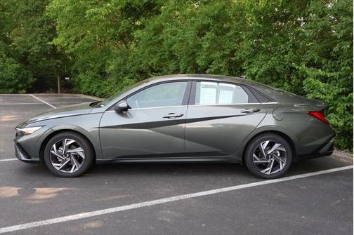 2025 Hyundai ELANTRA SEL