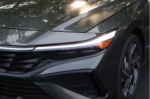 2025 Hyundai ELANTRA SEL