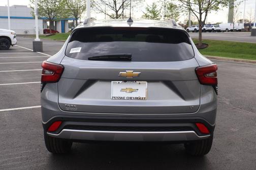 Sterling Gray Metallic 2026 Chevrolet Trax LT
