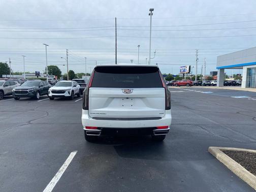 Crystal White Tricoat 2022 Cadillac Escalade ESV Luxury