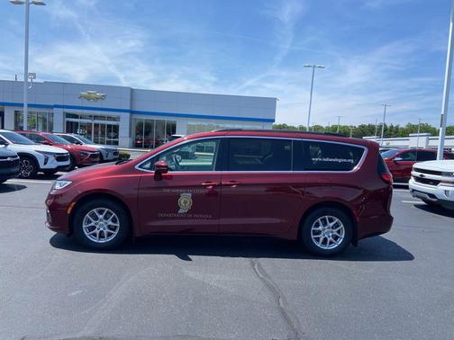 Velvet Red Pearlcoat 2022 Chrysler Pacifica Touring L