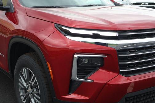 Radiant Red Tintcoat 2026 Chevrolet Traverse LT