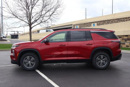 Radiant Red Tintcoat 2026 Chevrolet Traverse LT