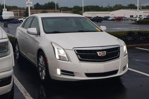 Crystal White 2016 Cadillac XTS Luxury