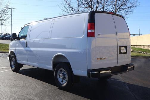 Summit White 2026 Chevrolet Express 2500 Work Van