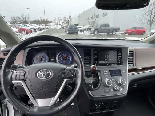 2020 Toyota Sienna Limited Premium