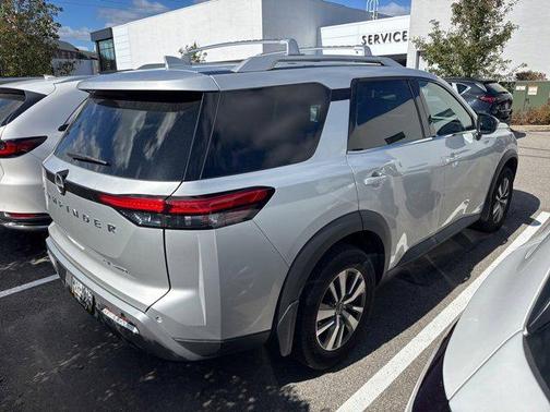 2022 Nissan Pathfinder SL 4WD