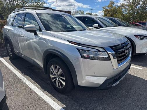 2022 Nissan Pathfinder SL 4WD