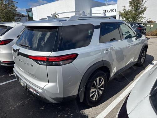 2022 Nissan Pathfinder SL 4WD