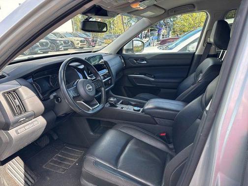 2022 Nissan Pathfinder SL 4WD