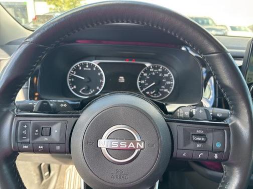 2022 Nissan Pathfinder SL 4WD
