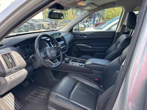 2022 Nissan Pathfinder SL 4WD