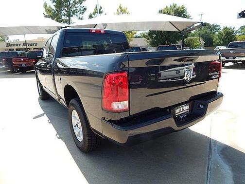 Photo 3 of 6 of 2019 RAM 1500 Classic Express
