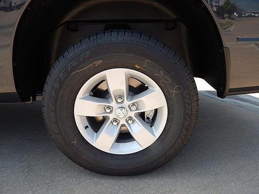 Photo 4 of 6 of 2019 RAM 1500 Classic Express