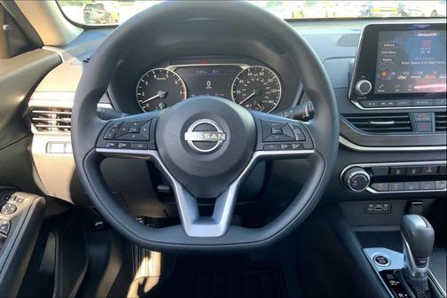 Glacier White 2025 Nissan Altima SV