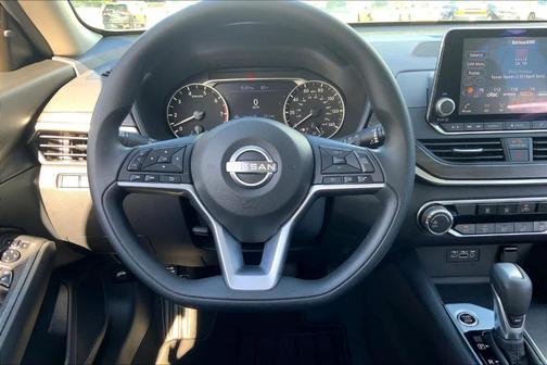 Glacier White 2025 Nissan Altima SV
