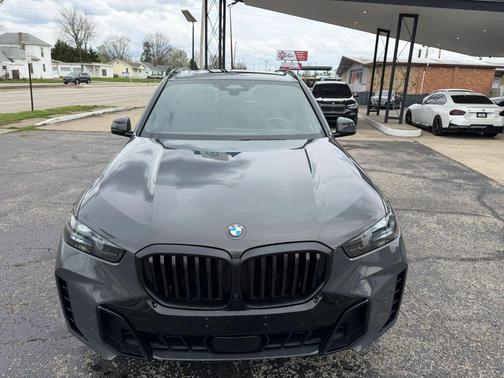 Gray 2024 BMW X5 xDrive40i
