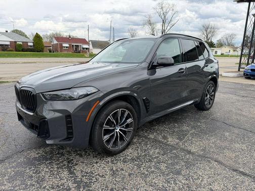 Gray 2024 BMW X5 xDrive40i
