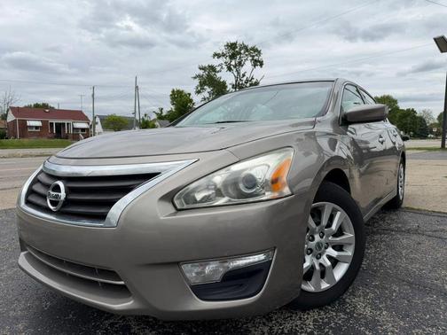 Silver 2014 Nissan Altima 2.5 S