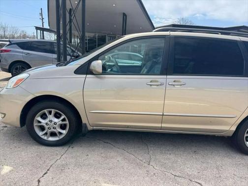 2004 Toyota Sienna XLE