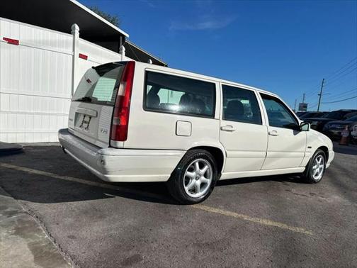 1998 Volvo V70 Wagon 4D
