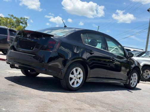 Black 2010 Nissan Sentra 2.0 SR
