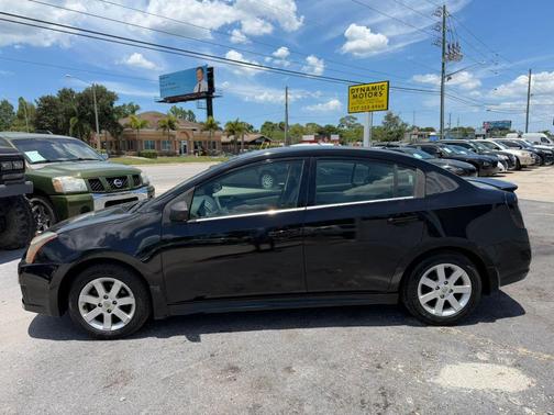 Black 2010 Nissan Sentra 2.0 SR
