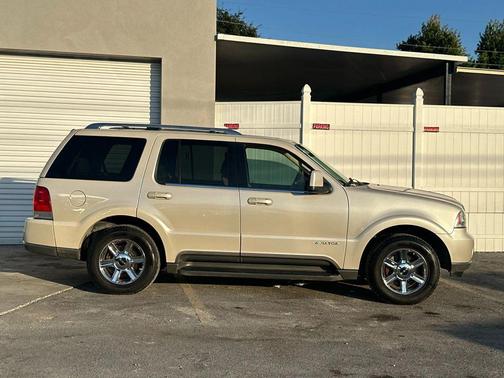 2005 Lincoln Aviator Luxury