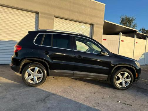 2010 Volkswagen Tiguan 2.0T Wolfsburg Edition