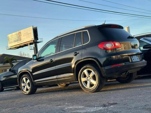 2010 Volkswagen Tiguan 2.0T Wolfsburg Edition